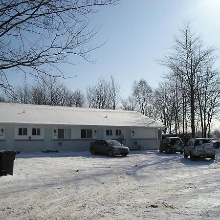 Motel Le Victo Victoriaville Bagian luar foto