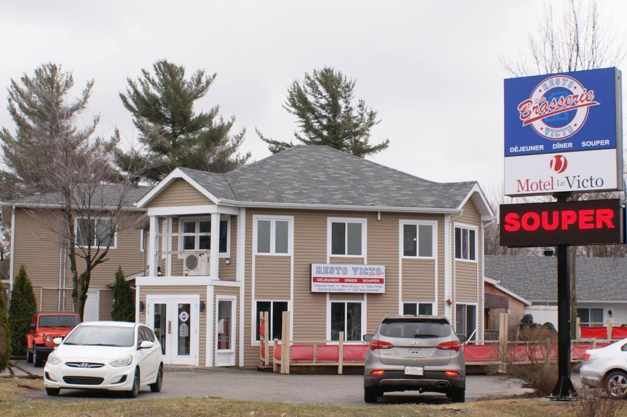 Motel Le Victo Victoriaville Bagian luar foto